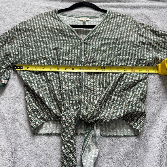 Max Studio Green Patterned 100% Rayon Women's Tie Front Top Size Small - Picture 5 of 9